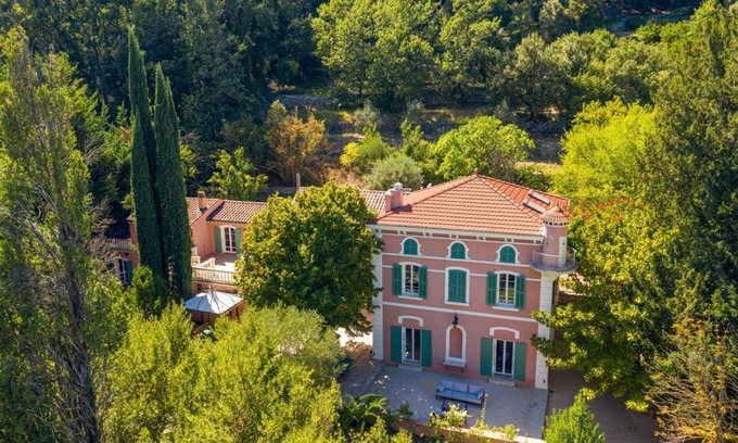 Draguignan Villa | Bastide Rose - Five Bedroom Villa, Sleeps 10