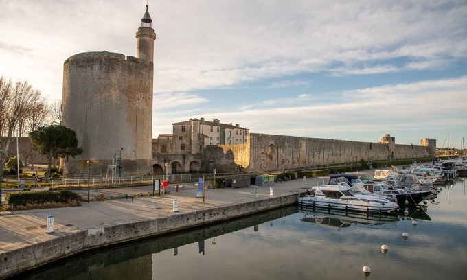 Beaucaire Boat Rental | Bateau au Port en Plein Coeur de Beaucaire