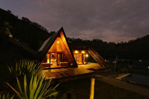 Songan Cabin | Batur Cliff Panorama