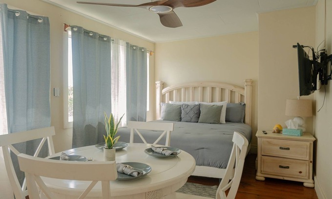 Antoneys Cay Apartment | Bay mini Penthouse/Luxury view in West End road