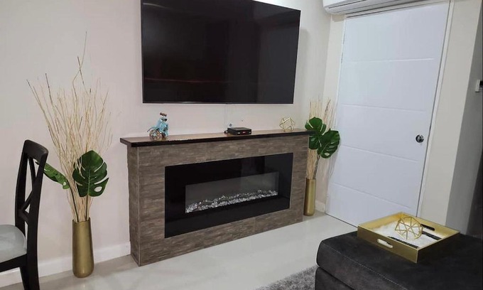 Portmore House | BayFront 5 Star Vacation Home