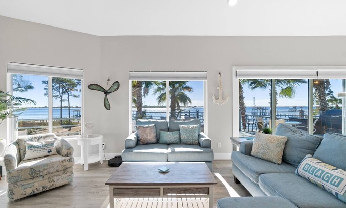 Mary Esther House | Bayfront Home , Pet-Friendly, Boat Access, Gorgeous Views & Relaxation! - Pirate's Cove