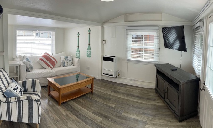 Mission Beach Cottage | Bayside Cottage - Steps from the Bay and Ocean with AC