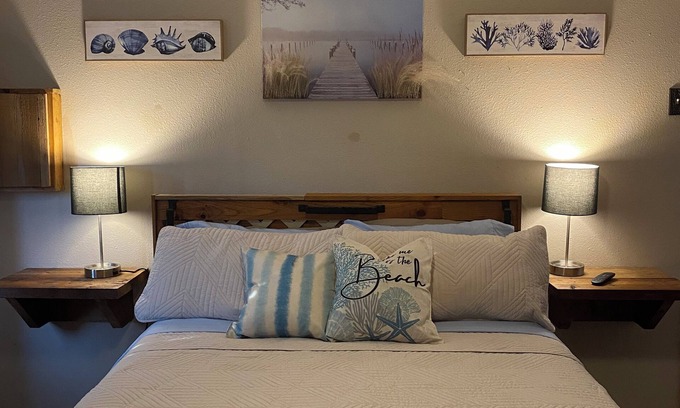 Dickinson Cottage | Bayside Cottage