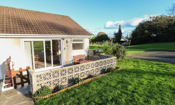 Oxwich House | BAYVIEW BUNGALOW, pet friendly, with a garden in Reynoldston