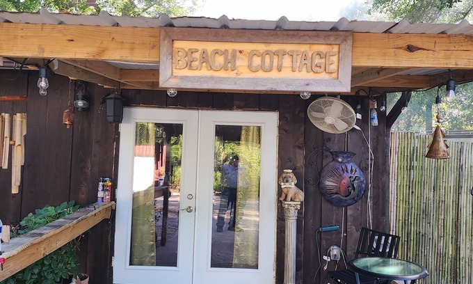 Navarre Cabin | Beach Cottage 5min walk to bay or 5 min. Travel to Gulf of Mexico