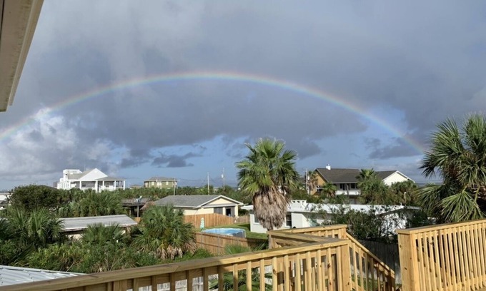 Villa Primera House | Beach Cottage - Beautiful Sunsets - Short walk to beach ^Monthly discount^