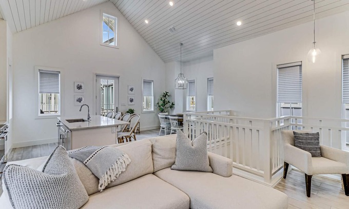 Cinnamon Shore House | Beach Cottage on Sunset Park@Cinnamon Shore Near Great Amenities & Pizzeria