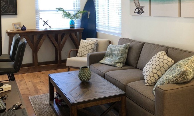 Huntington Beach Cottage | Beach Cottage with A/C, pet friendly, walk to sand.