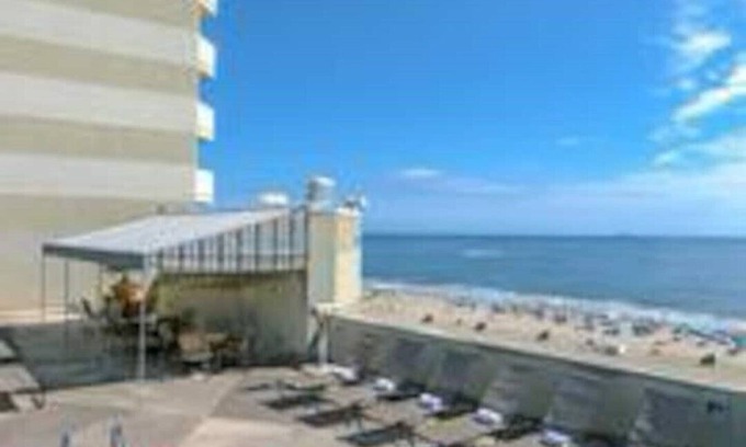 Northeast Virginia Beach Resort | Beach Quarters 1BR 1BA with a nice Ocean Front Balcony - sleeps 6
