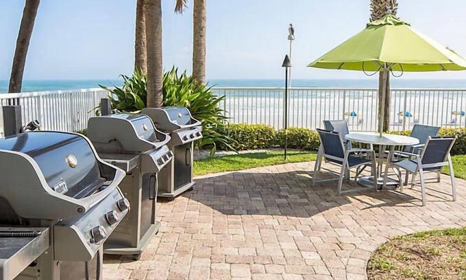 Daytona Beach Shores Resort | Beach Resort with Ocean Front Pool and Hot Tub