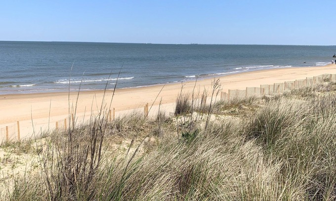Cottage Line Apartment | Beach Side Studio #4 1 Bedroom Apts by RedAwning
