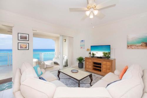Seven Mile Beach Apartment | Beachcomber 33
