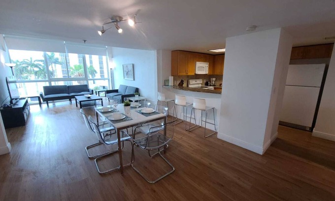 Mid Beach Apartment | BEACHFRONT 3 bedroom CONDO-HOTEL bayview & parking