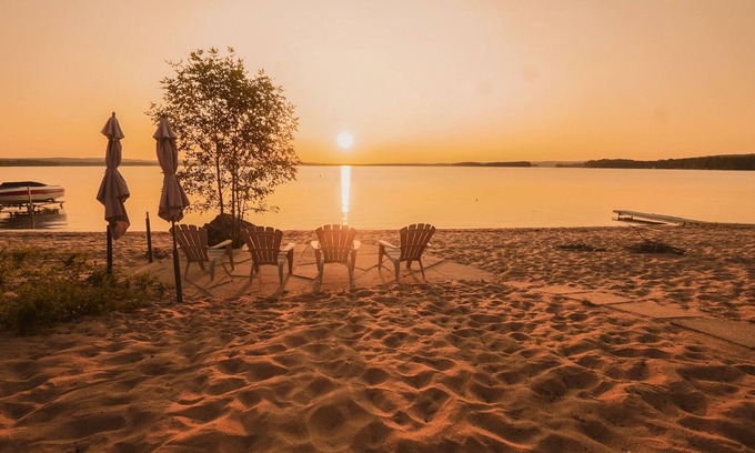 Killaloe Cottage | Beachfront
