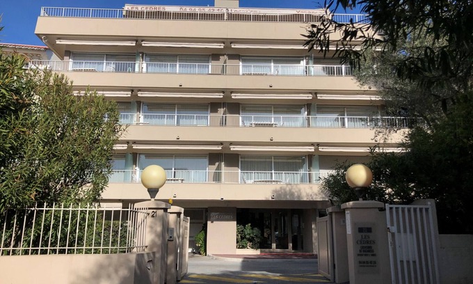 Saint-Raphael Apartment | Beachfront City Center Apt - 2 Rooms, Balcony, A/C, WiFi, Close to Shops and Beach