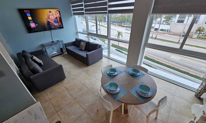 Mid Beach Apartment | Beachfront Condo-Hotel 1 Bedroom with free parking