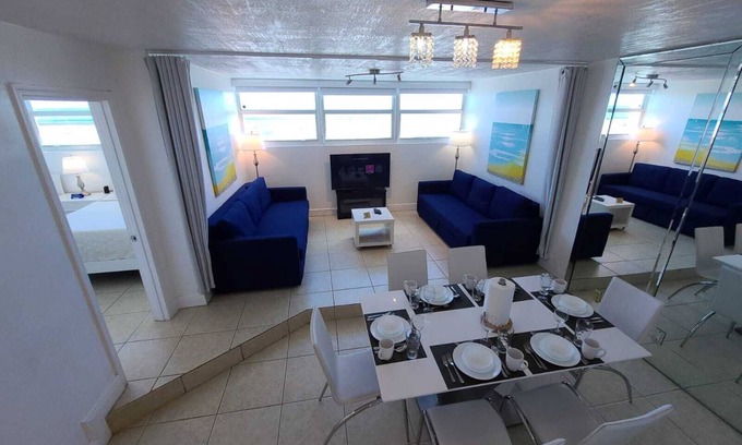 Seybold Apartment | BEACHFRONT CONDO-HOTEL Two rooms with free parking