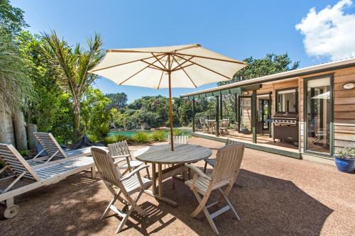 Waiheke Island House | Beachfront Enclosure Bay - Waiheke Unlimited