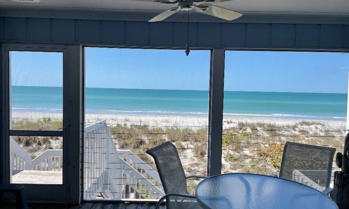 Palm Island House | Beachfront Get Away Perfect for Couples