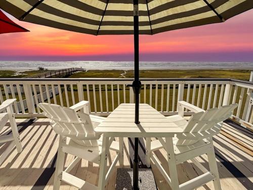 Galveston House | Beachfront Million Dollar Views 2 King Beds Big Tv