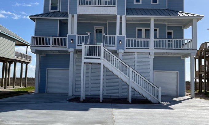 Freeport House | Beachfront NEW Luxury Build-4B, 4.5B, Elevator, near Surfside Beach, Freeport TX