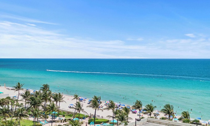 Hollywood South Central Beach Condo | Beachfront Ocean View Balcony Pool Gym