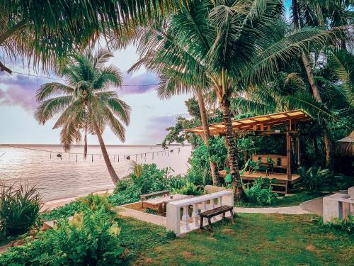 Catangnan House | Beachfront Private Bungalow