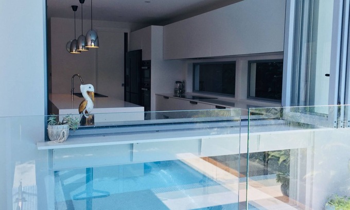 North Curl Curl Apartment | Beachfront retreat in North Curl Curl, heated pool and 100 m from beach.