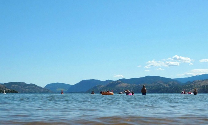 Okanagan-Similkameen Apartment | Beachfront Spacious 3 Bedroom Family Suite