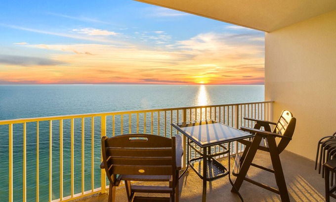 Panama City Beach Resort | Beachfront Tidewater Resort | 3 Pools & Beachfront