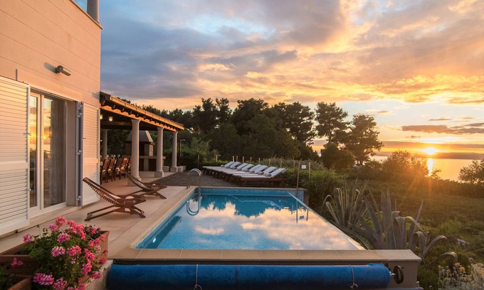 Mirce Villa | Beachfront Villa Gumonca wt heated pool, jacuzzi, seaview terraces & eco gardens