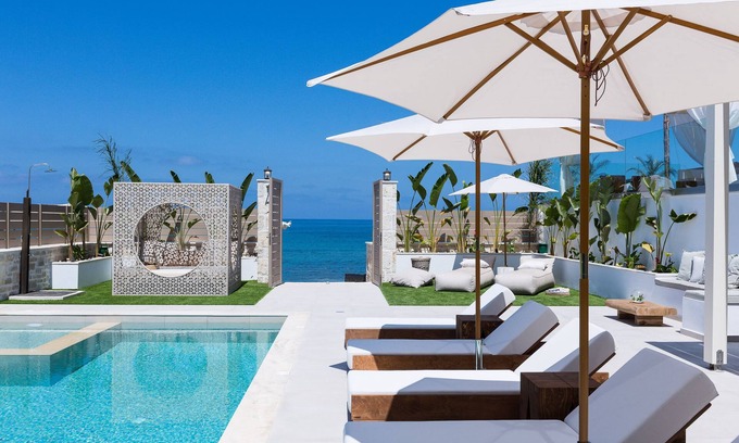 Bali Villa | Beachfront villa with daily cleaning, sauna & gym by etouri