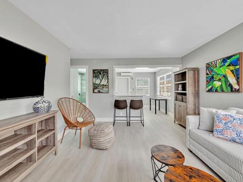 North Beach Apartment | Beachside 1BR Apt - Walk to Hollywood Dania Beach