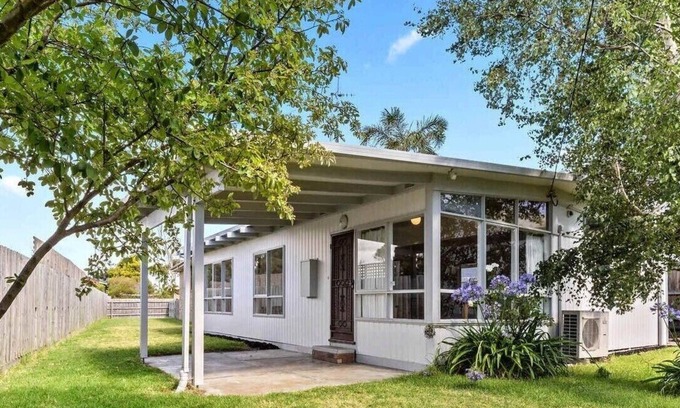 Safety Beach House | Beachside Family Home - 3 Minute Walk to the Beach. Located in Safety Beach