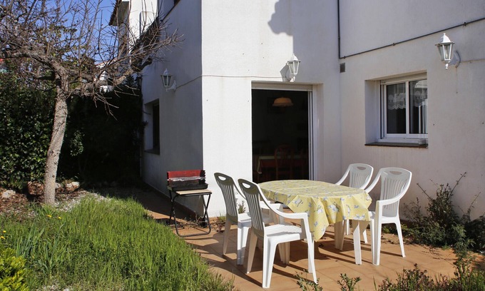 Altafulla House | Beachside House in Altafulla with Private Garden, BBQ, Close to Promenade