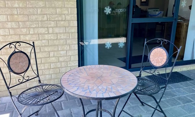 Busselton Apartment | Beachside on Kent- This cute, but spacious little unit, central to all Busselton's famous attraction