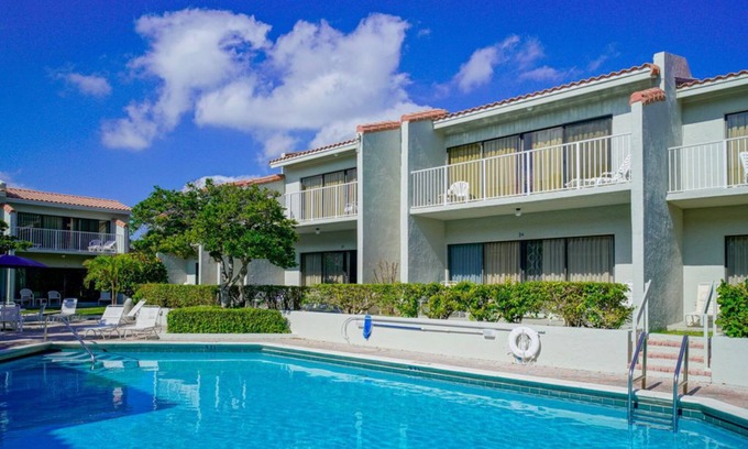Boca Raton Apartment | Beachside Rental w/Balcony & Pool