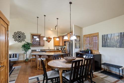 Bear Hollow Village Apartment | Bear Hollow, 7 Min Drive to Base of Canyons, Full Kitchen, Restaurants Nearby