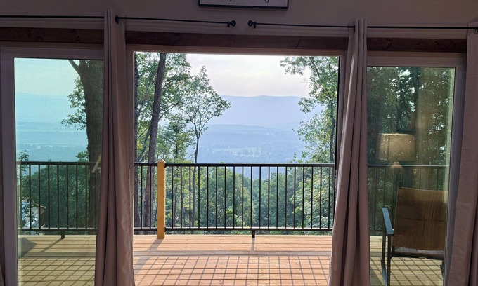 Rileyville House | Bear Ridge Cabin-Views & Hot tub