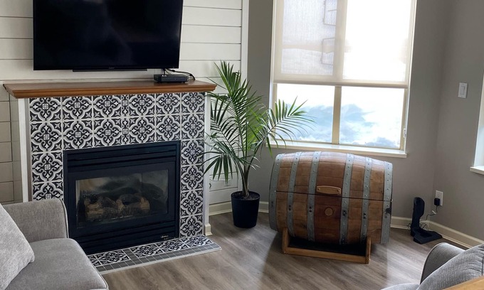 Courtenay Condo | Bearadise suites 2 @ Mount Washington