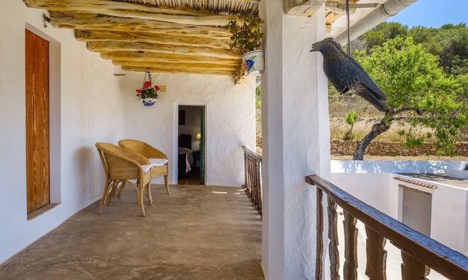 Sant Carles de Peralta Villa | Beautiful Holiday Home with Balcony, Garden & Wi-Fi; Parking Available