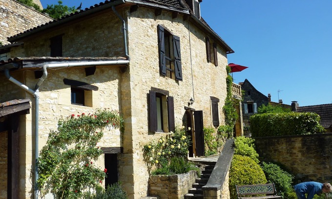 Castelnaud-la-Chapelle Apartment | Beautiful sunny apartment with terrace, below castle & overlooking valley