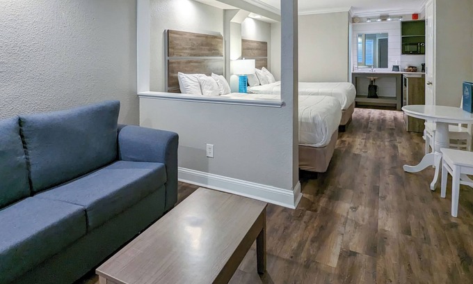 Emerald Isle Hotel | Beautiful 1 Bedroom Suite at the Beach!