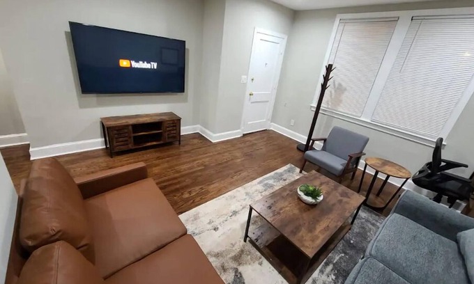 Trinidad Apartment | Beautiful 2 Bed/1 Bath & Sofa Bed Near Union Station