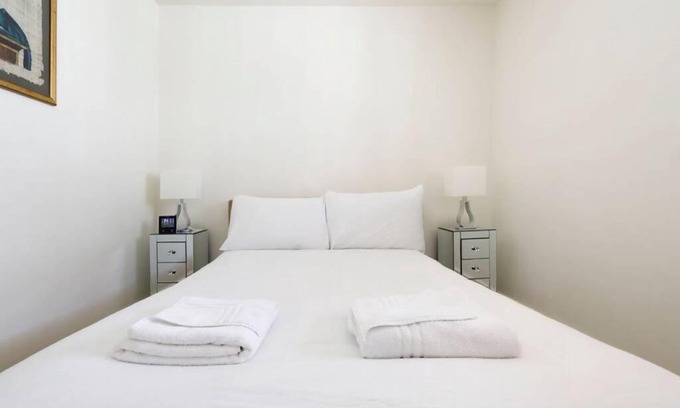 Kemptown House | BEAUTIFUL 2 bedroom MEWS HOUSE WITH PARKING BY THE BEACH