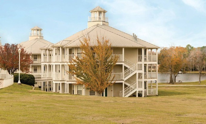 Conroe Apartment | Beautiful 2 bedroom unit at resort, sleeps 6