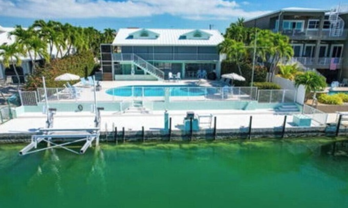 Summerland Key House | Beautiful 3 Bedroom 3 Bath Open Water Pool Home With Excellent Boating