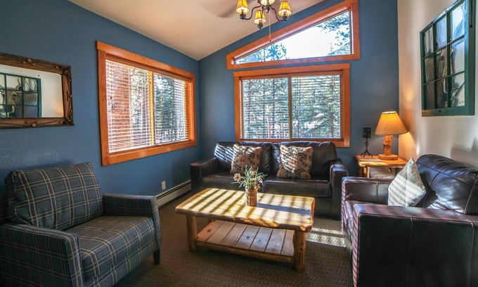 Estes Park Ski Chalet | Beautiful 3 bedroom Chalet with Mountain Views, Personal Hot tub,