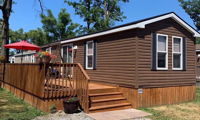 Niagara-on-the-Lake Cottage | Beautiful 3 Bedrooms Getaway On Niagara on the Lake perfect for 4 adults + kids